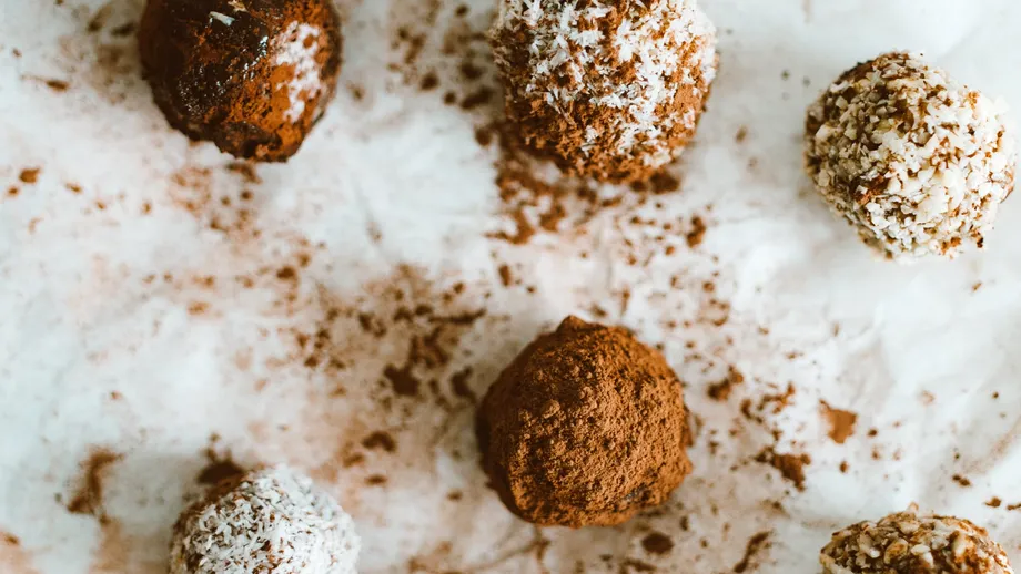 Trufe de ciocolată din 3 ingrediente, un desert de 164 de calorii