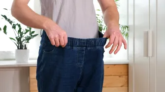 Cum a reușit un bărbat să slăbească 45 de kilograme într-un an. „Evitam cântarul și nu apăream în fotografii ca să nu mă confrunt cu realitatea greutății mele”