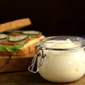 Maioneză de post din avocado, fără ouă! Se prepară rapid și e extrem de gustoasă