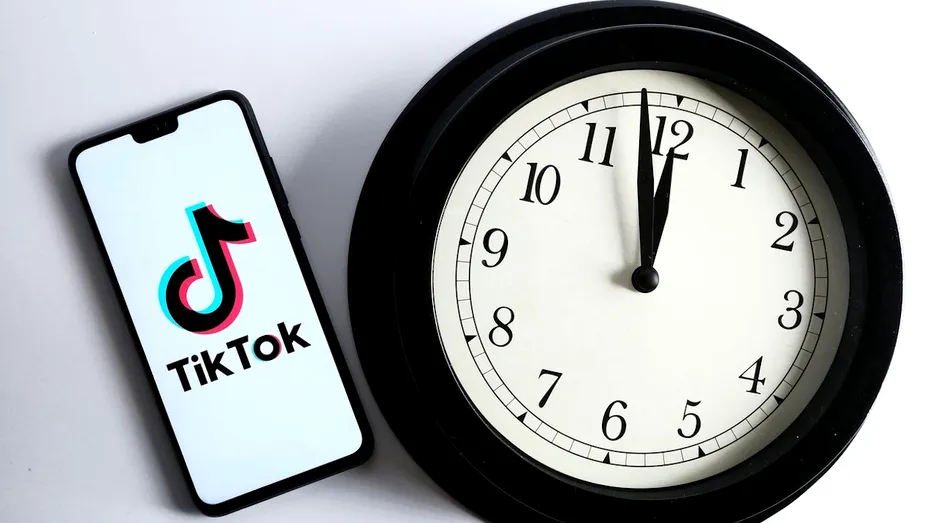 TikTok va limita automat timpul de utilizare pentru copii și adolescenți la 1 oră pe zi, din motive de securitate și sănătate