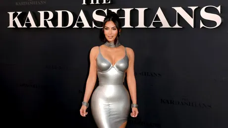 Kim Kardashian, apariție de milioane la premiera The Kardashians