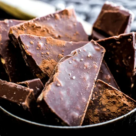 Ciocolată de casă cremoasă, fără lapte praf! Desertul care se face în 5 minute și este perfect chiar și în post