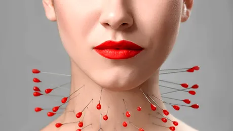 Ai senzația că înghiți ace? Așa scapi rapid de durerile și usturimea în gât!