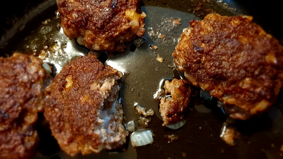 Tot ce e prăjit în exces înseamnă risc crescut de cancer. Atenție și la E-urile roșii, categoric cancerigene!