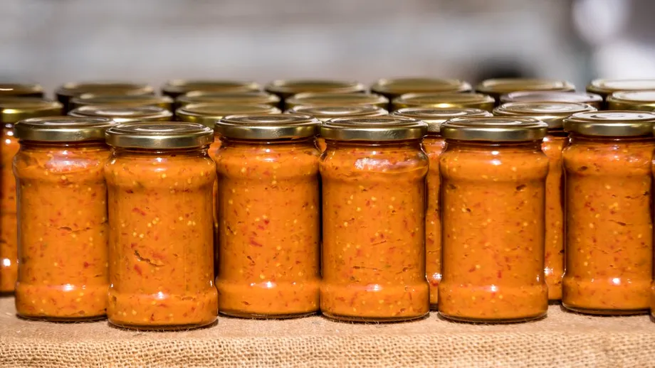 De ce fermentează, de fapt, zacusca. Greșelile care nu trebuie făcute niciodată atunci când o prepari