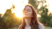 De ce ai nevoie de mai multă lumină naturală în timpul zilei. Ce se întâmplă în organism când stai prea mult în spații întunecate