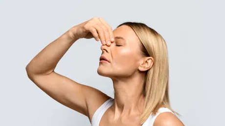 Cinci pași simpli pentru a opri sângerarea nazală. De ce apare și cum acționezi corect