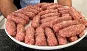 Câte ore rezistă mititeii în frigider? Care sunt limitele pentru micii cruzi și pentru cei gătiți