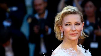 Divă pe covorul roșu, gospodină acasă. Cate Blanchett se trezește la 5 ca să-și hrănească găinile