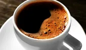 Ce să pui în cafea dimineața ca să îți menții tinerețea. Ingredientul care încetinește îmbătrânirea