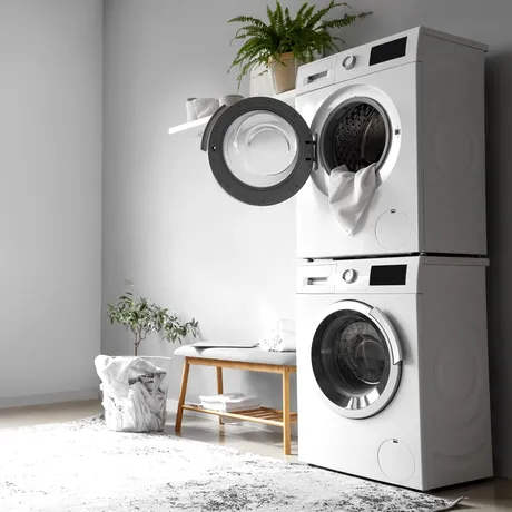 Trucuri simple pentru haine parfumate. Ce să pui în uscătorul de rufe ca să miroasă mereu proaspăt