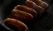 Rețetă clasică de omletă cu Cârnați Durdulii de la Matache Măcelaru’