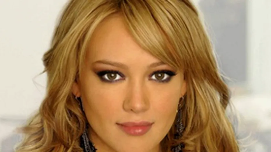 Hilary Duff detine „Stuff by Hilary Duff”, un lant de haine, mobila, accesorii deco si bijuterii