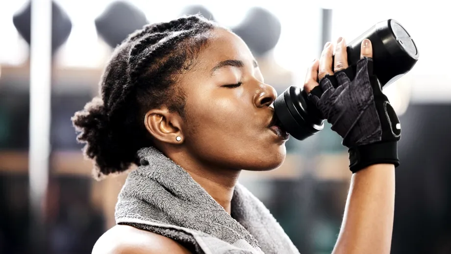 Cât de des trebuie curățată sticla de apă? Răspunsul surprinzător pe care toată lumea ar trebui să-l știe!