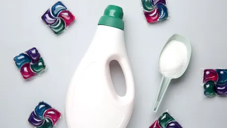 Detergent capsule vs. detergent lichid. Ce alegere este mai eficientă pentru rufe curate și economii reale