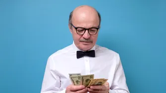 Cine va încasa a 13-a pensie! Când o primesc pensionarii din România și cine este eligibil