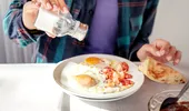 Cum te îngrașă sarea, deși are zero calorii. Motivul pentru care iei în greutate dacă mănânci sărat
