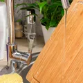 Tocătorul tău e un cuib de bacterii! Curăță-l cu aceste 2 soluții naturale