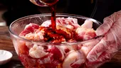 5 marinade care transformă orice grătar. Rețete simple pentru pui, porc, pește și fructe de mare