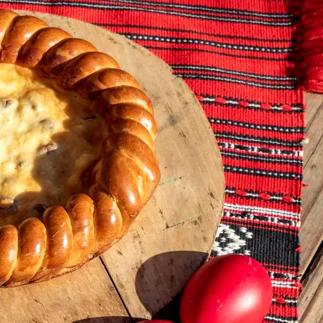 Cum se face pasca cu smântână. Rețeta în care înlocuiești brânza de vaci pentru o textură mai fină