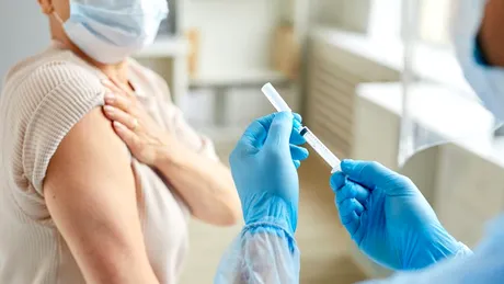 O asistentă a folosit vaccin cu soluție salină în loc de vaccin anti-COVID. Peste 8.600 de persoane au primit vaccinul fals