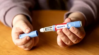 De la ce vârstă poți începe injecțiile pentru slăbit. Ce trebuie să știi despre tratament