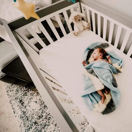 (P) Scutece bebeluși de calitate – confort și grijă din primele zile de viață