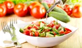 Ce ulei este recomandat la salata de roșii. Alegerea care poate ajuta organismul să absoarbă mai bine vitaminele