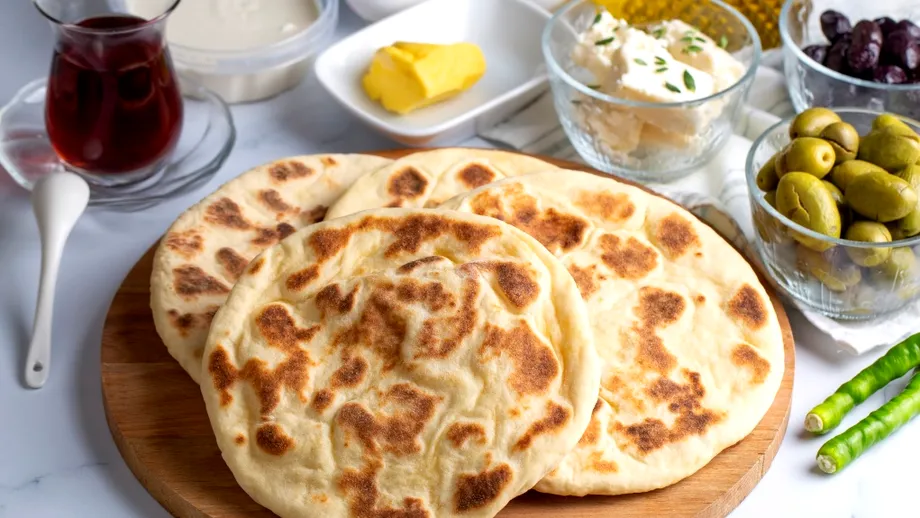 Pâinicile naan care au cucerit internetul. Rețeta virală pe TikTok pe care o poate face oricine acasă