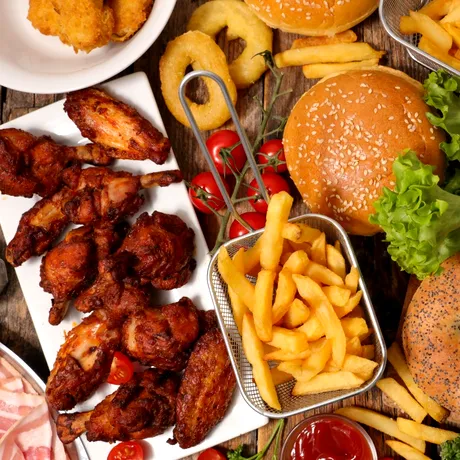 Dieta bogată în alimente ultraprocesate, asociată cu un risc crescut de boli osoase. Avertismentul cercetătorilor