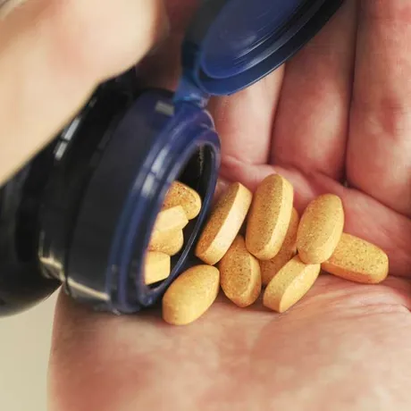 Vitamina B12 nu crește după ce iei suplimente? Medicamentele și bolile care pot afecta absorbția