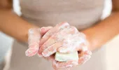 Săpunul din comerț – ce ingrediente toxice conține și cum îți afectează pielea?