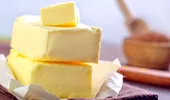 Greșeala banală care îți poate strica prăjiturile. Ce tip de unt se recomandă pentru un blat pufos și fraged