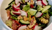 Rețetă de salată sățioasă cu puține calorii – cum să mănânci sănătos și gustos