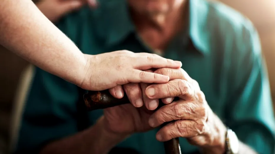 Motivul dureros pentru care bolnavii de Alzheimer „uită” persoanele dragi