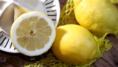 Lămâia, aliatul în bucătărie. 4 soluții eficiente pentru a curăța grăsimea de pe vase