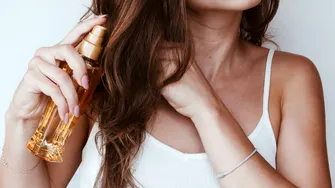 7 moduri în care poți folosi uleiul de argan pentru o piele mai sănătoasă și un păr strălucitor