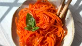 Rețeta care te ajută să slăbești în cateva zile. Cum se gătește salata coreeană de morcovi