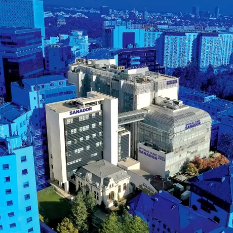 Pasiunea pentru excelență în medicina privată din România. SANADOR aniversează 25 de ani de la înființare