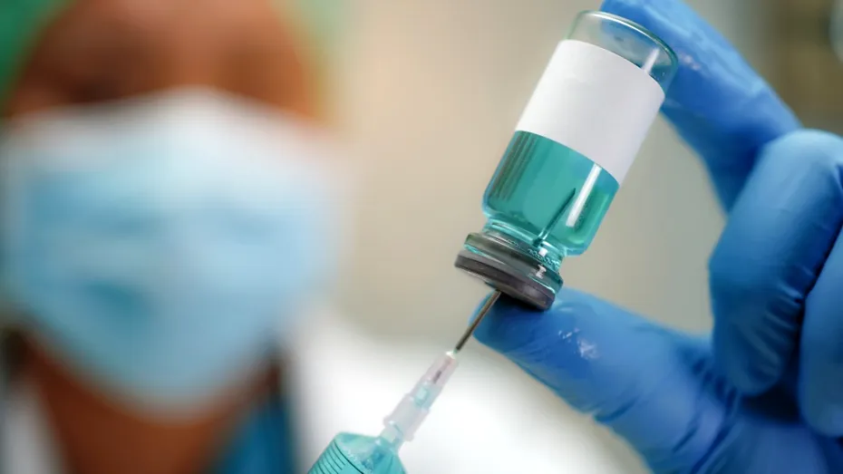 Alertă pentru românii care vor să se vaccineze antigripal! Farmaciile au rămas fără stocuri. Când ajung noile doze