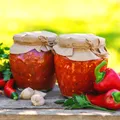 De ce trebuie să întorci borcanele de zacuscă cu gura în jos? Metoda aceasta îți salvează conservele în timpul iernii