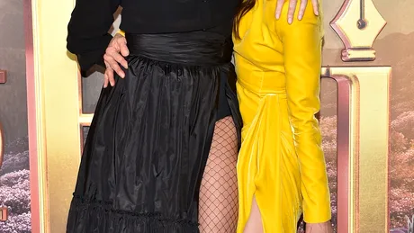 Charlize Theron, șliț provocator pe covorul roșu