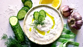 Cum se face sos tzatziki cremos și aromat. Rețeta grecească autentică