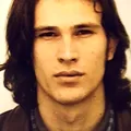 Poți să recunoști tânărul chipeș din imagine? Astăzi este un bucătar celebru în România. A dezvăluit fanilor o fotografie rară din anii ’80
