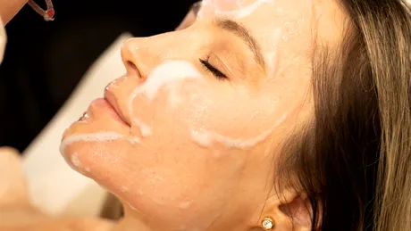 Filtru sau barieră? De ce pielea noastră are nevoie de protecție, nu de perfecțiune?