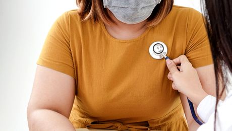 Categoriile de persoane predispuse la forme severe de COVID-19