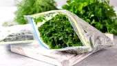 Cum se congelează verdețurile pentru iarnă? Trucuri simple care le mențin aroma și culoarea luni întregi