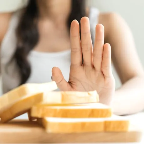 Poate glutenul să-ți afecteze starea psihică? Ce spun specialiștii despre legătura dintre alimentație, intestin și creier