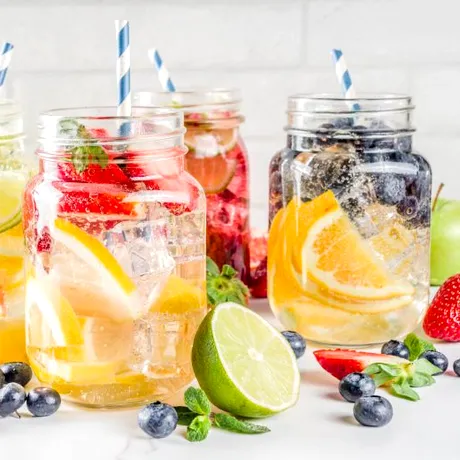 Rețete de limonadă cu fructe – ușor de preparat, răcoritoare, pline de vitamine!