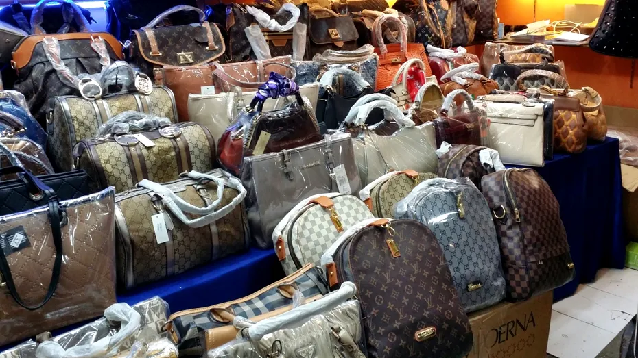 Cum să îți dai seama dacă geanta ta e originală sau fake. 7 semne care arată că produsul nu este autentic
